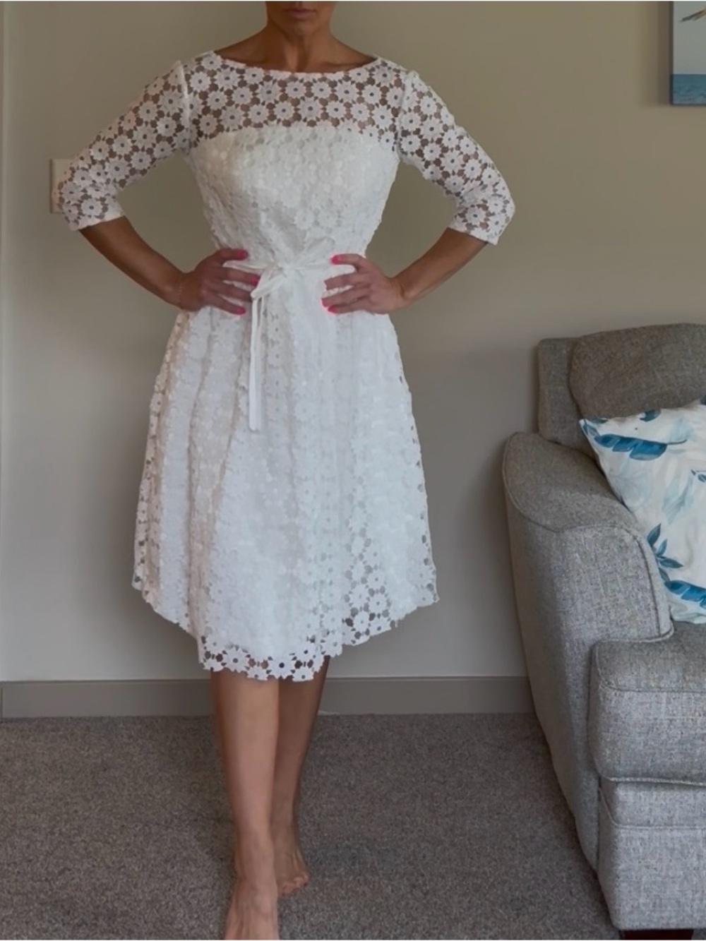 Elegant White Lace Knee-Length Dress with Tie Waist